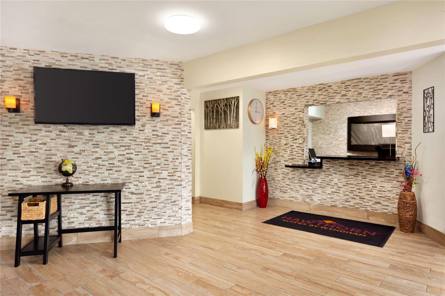 Hawthorn Suites By Wyndham St. Robert/Ft. Leonard Wood 3/11