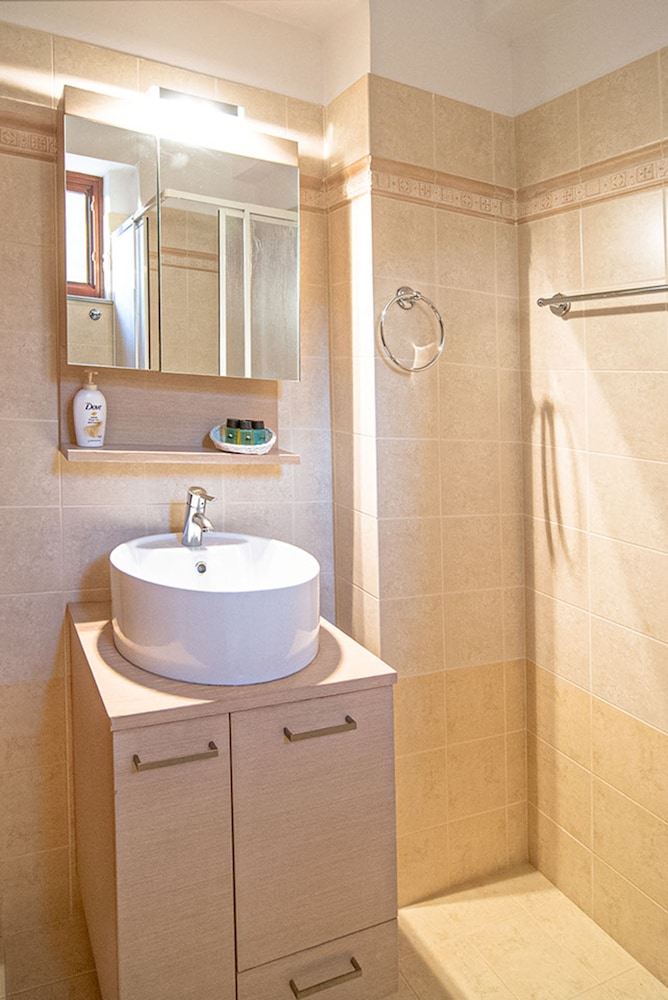 Vathi Hotel 44/50