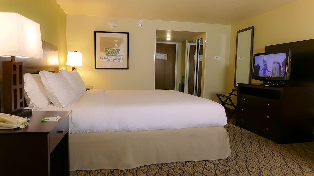 Holiday Inn Fort Myers - Downtown Area an IHG Hotel (ex. The Edison at Midtown) 11/58