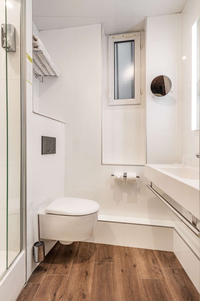 Hotel Courcelles Mederic 39/39