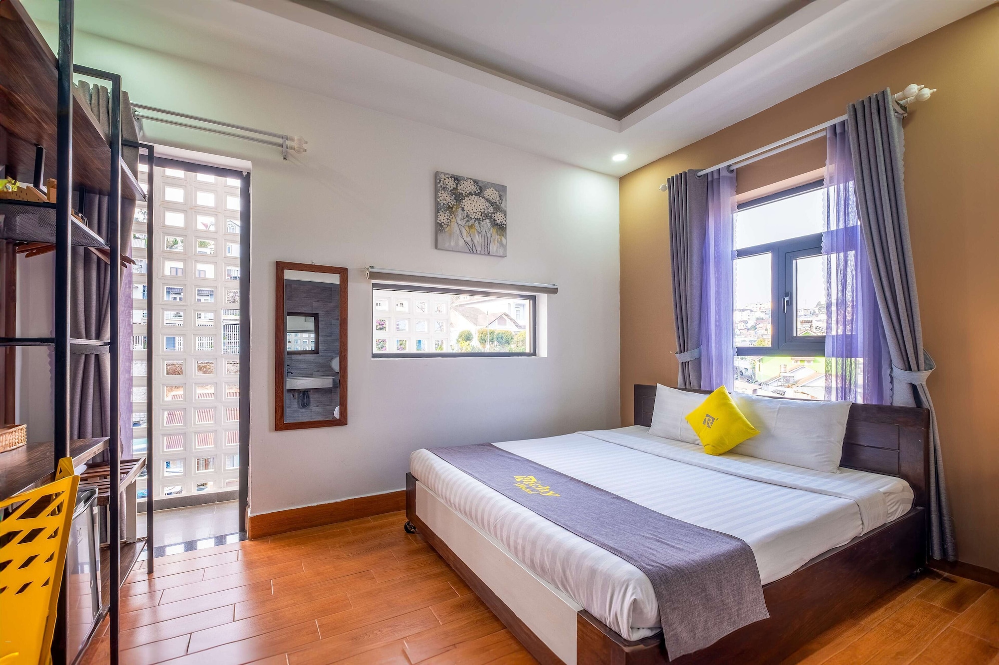 DELUXE, BALCONY