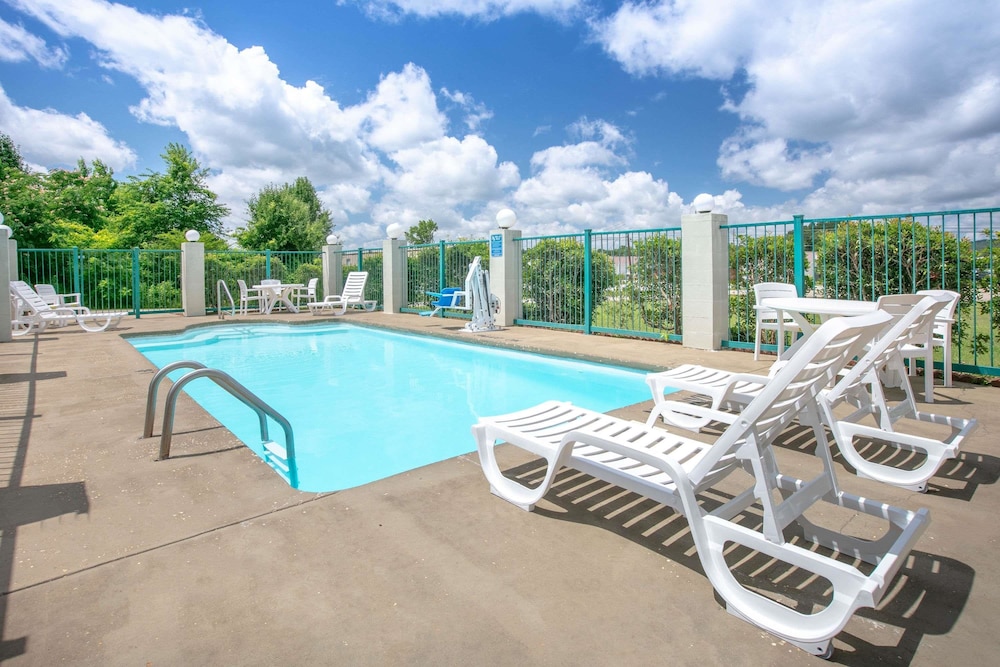 Days Inn by Wyndham Hamilton 6/37