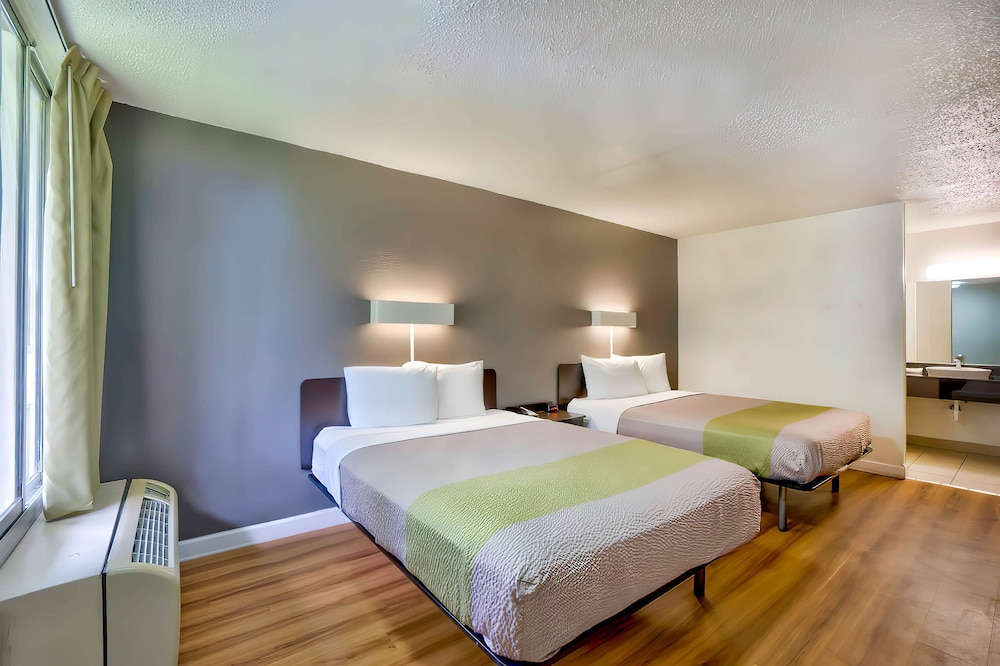 Motel6 Gainesville, FL 38/60