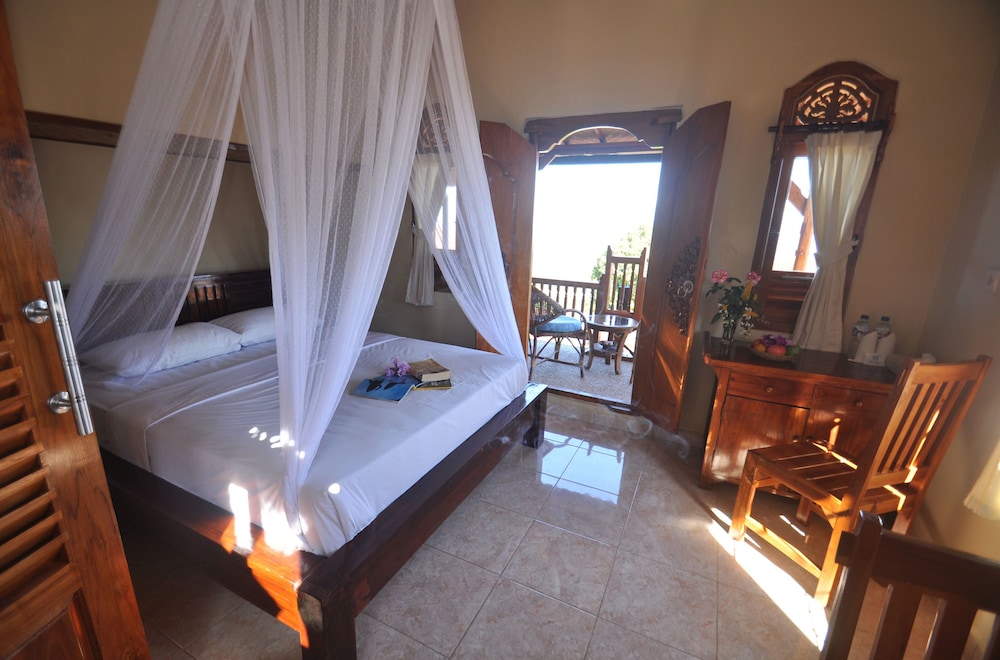 DELUXE, DOUBLE OR TWIN BED, PRIVATE BATHROOM