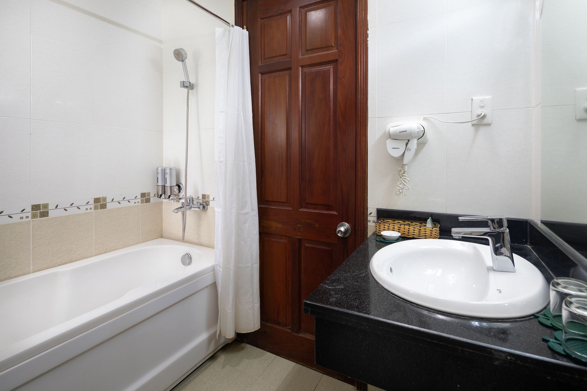 جناح بسرير كينج، Corvin Hotel 3/3