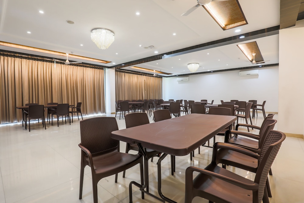 Fabhotel Sapphire Inn Mansarovar 34/50