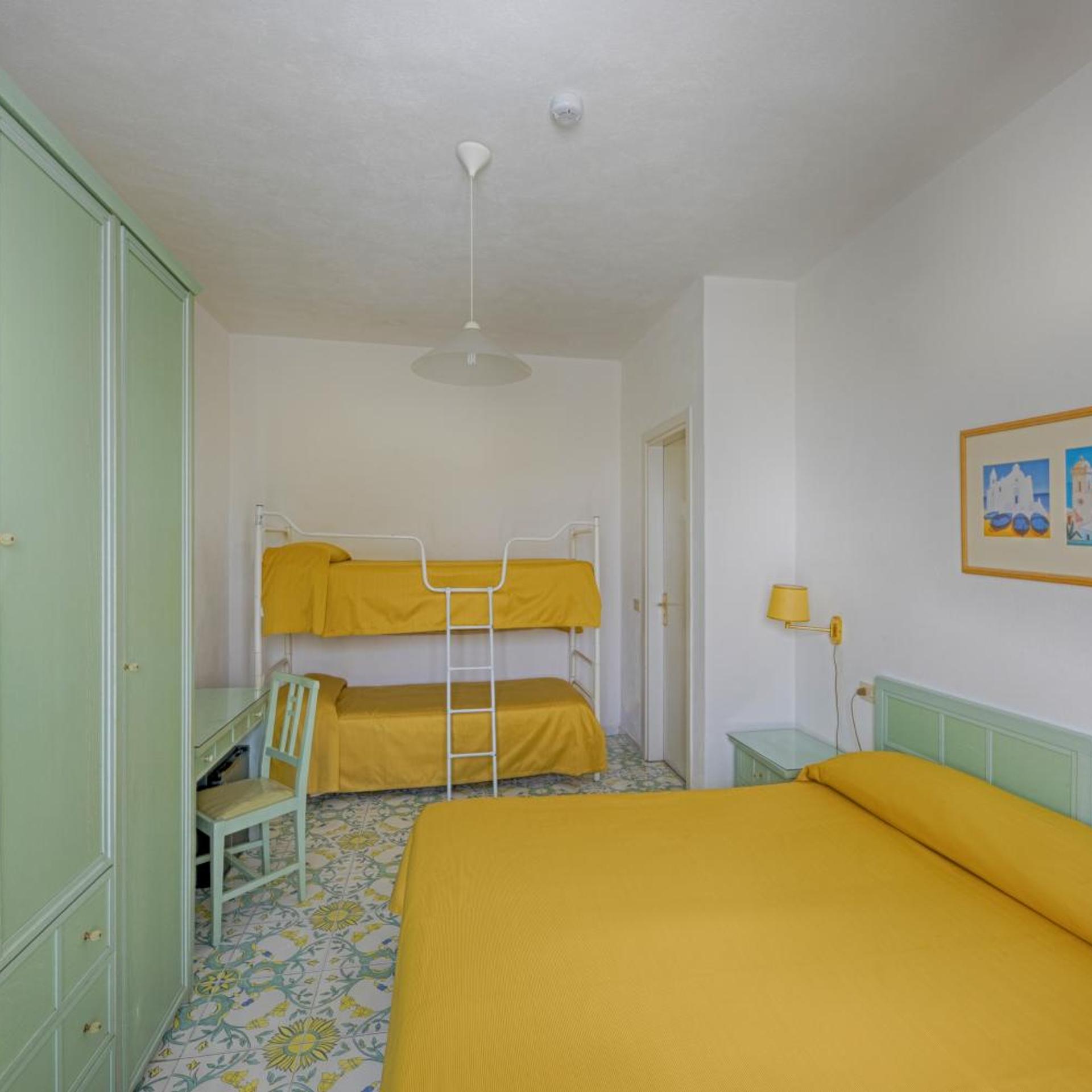 Room, Quadruple