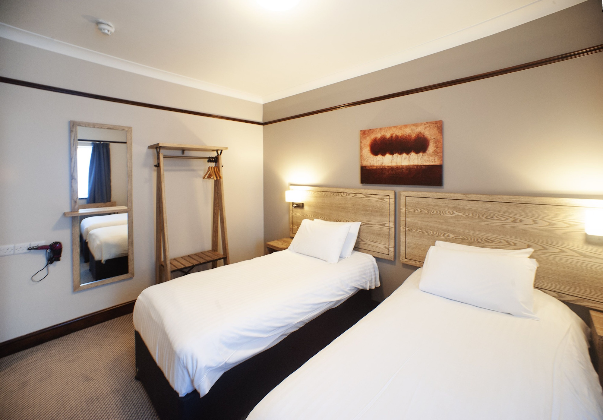 ROOM, TWIN BEDS