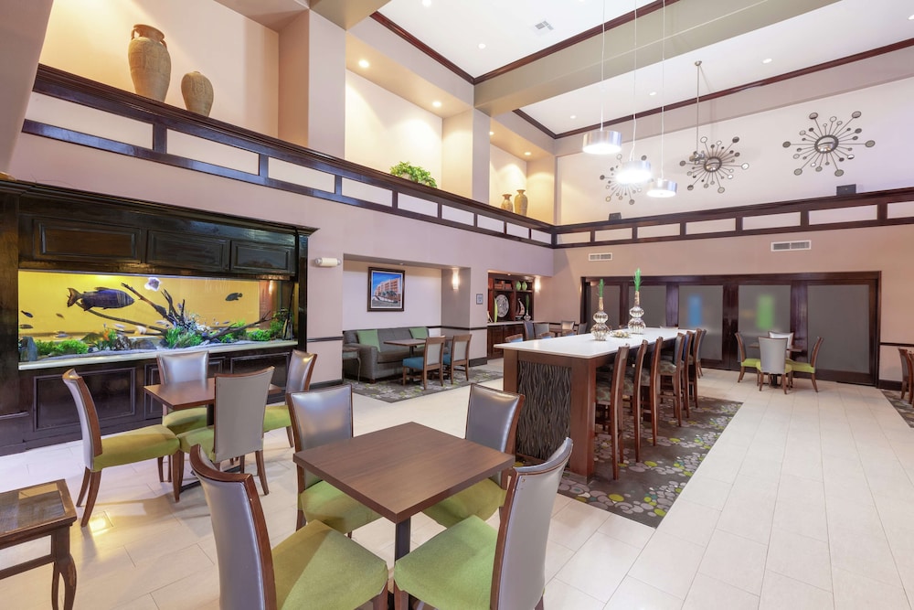 Hampton Inn Suites Galveston 13/68