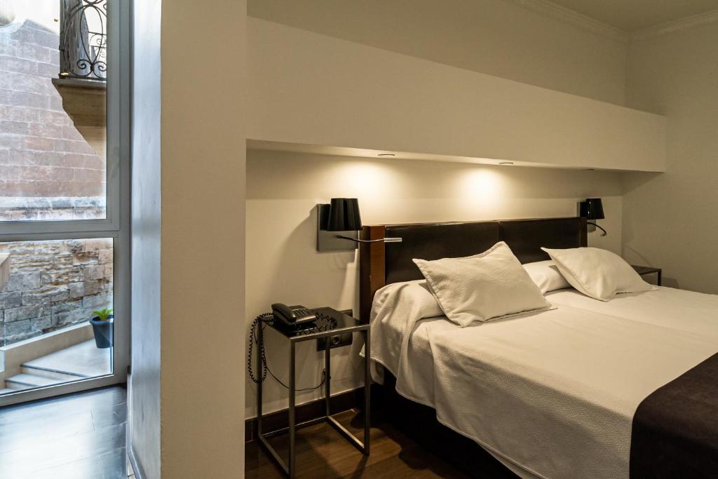 Inner, Twin Beds