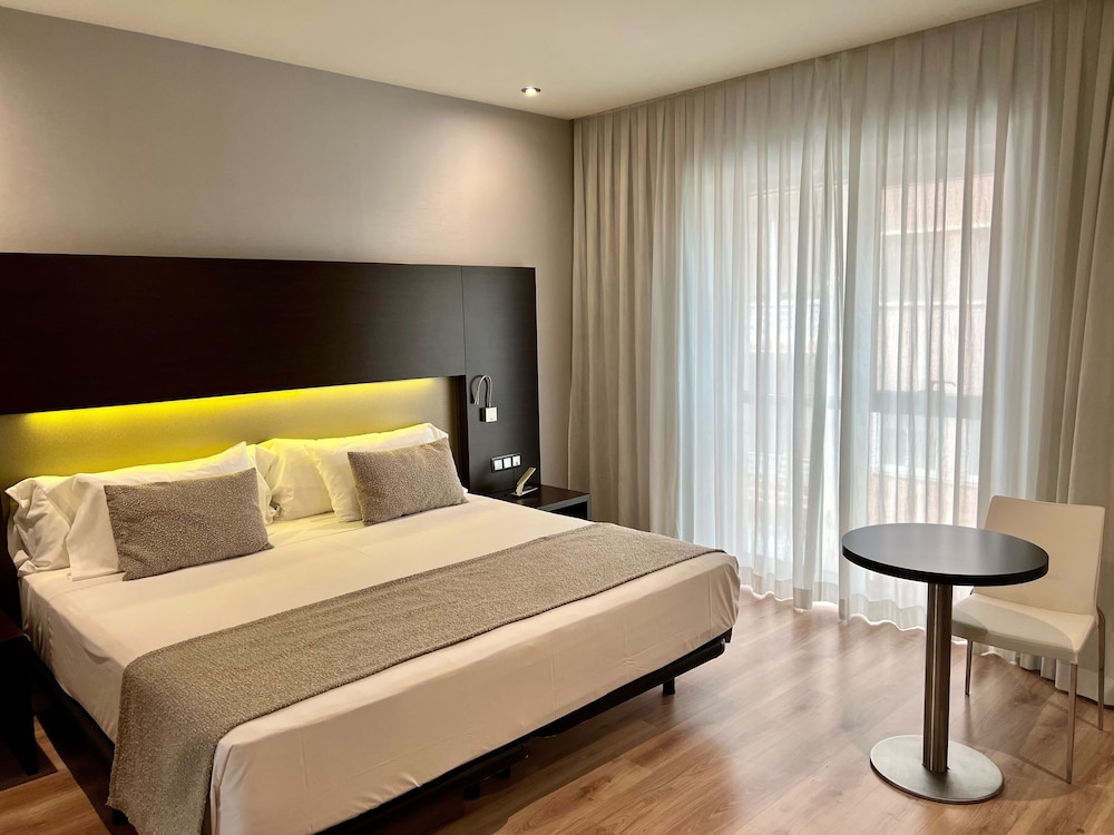 ALHAMBRA, JUNIOR SUITE