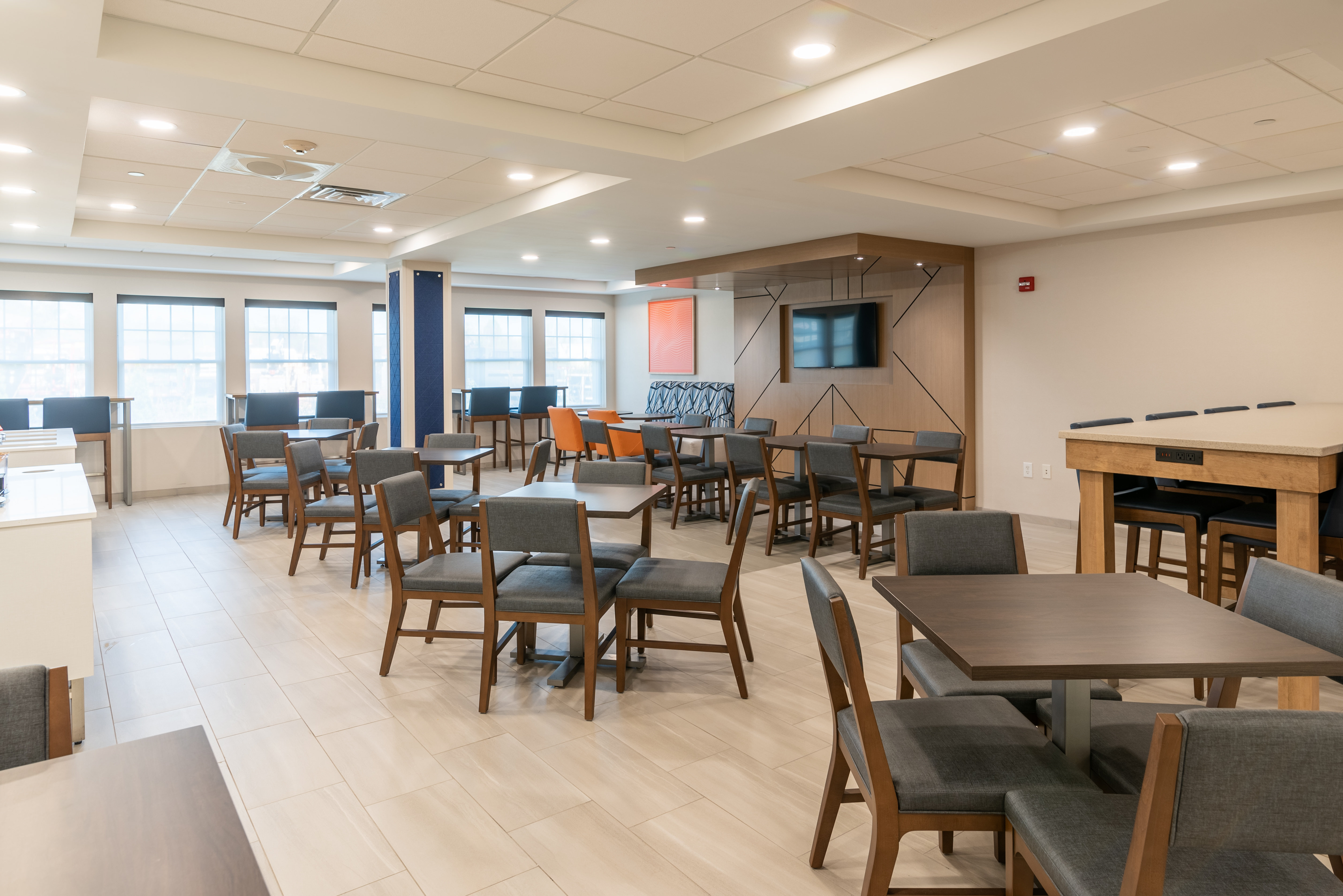 Holiday Inn Express Hotel Suites Hampton South Seabrook 59/78