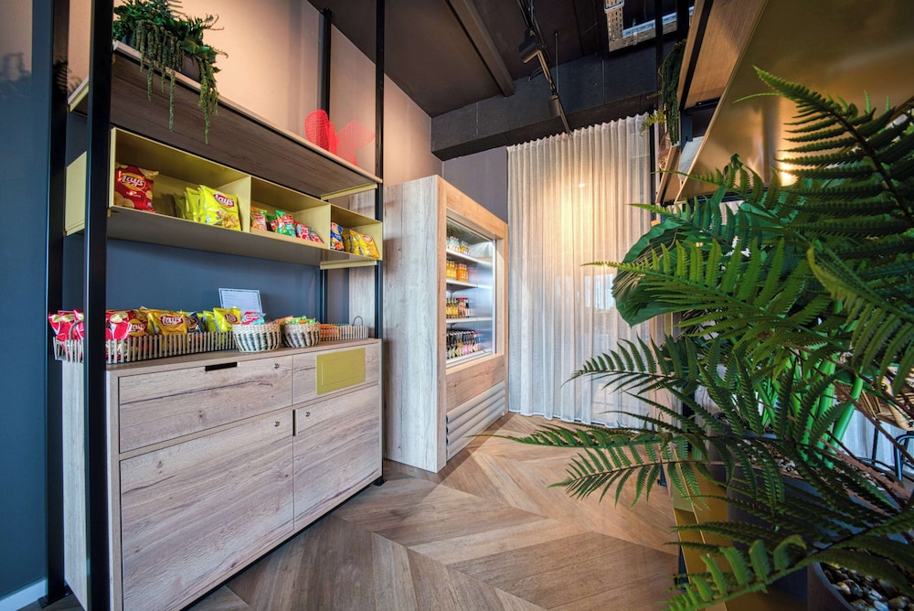Vienna House Easy by Wyndham Amsterdam Airport 10/58
