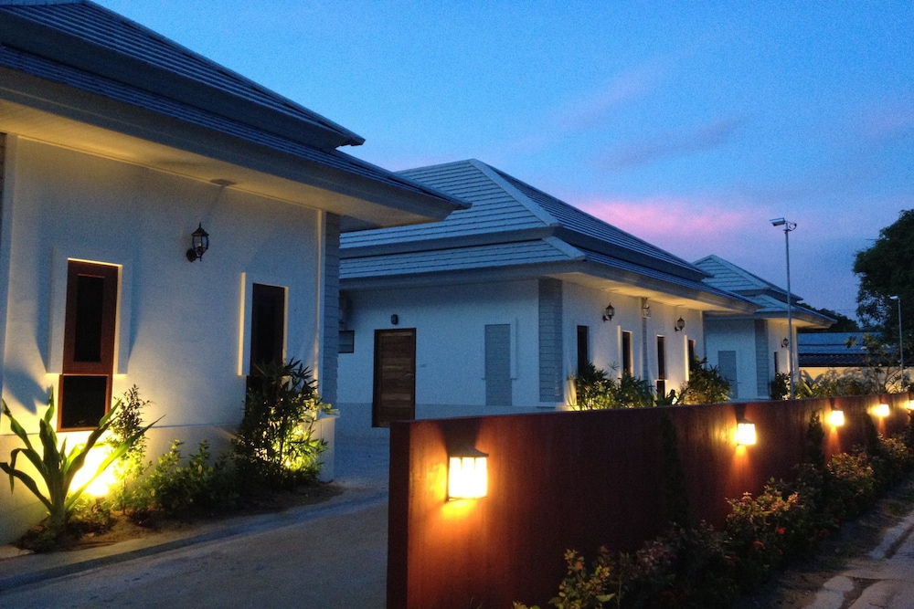 The Sixnature Resort Bangsaen 1/56