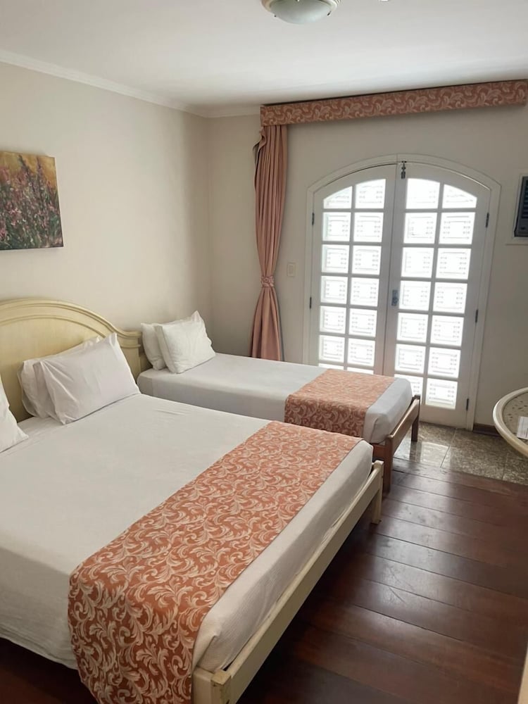 Colonial, Classic, Triple, 1 Double and 1 Single Bed