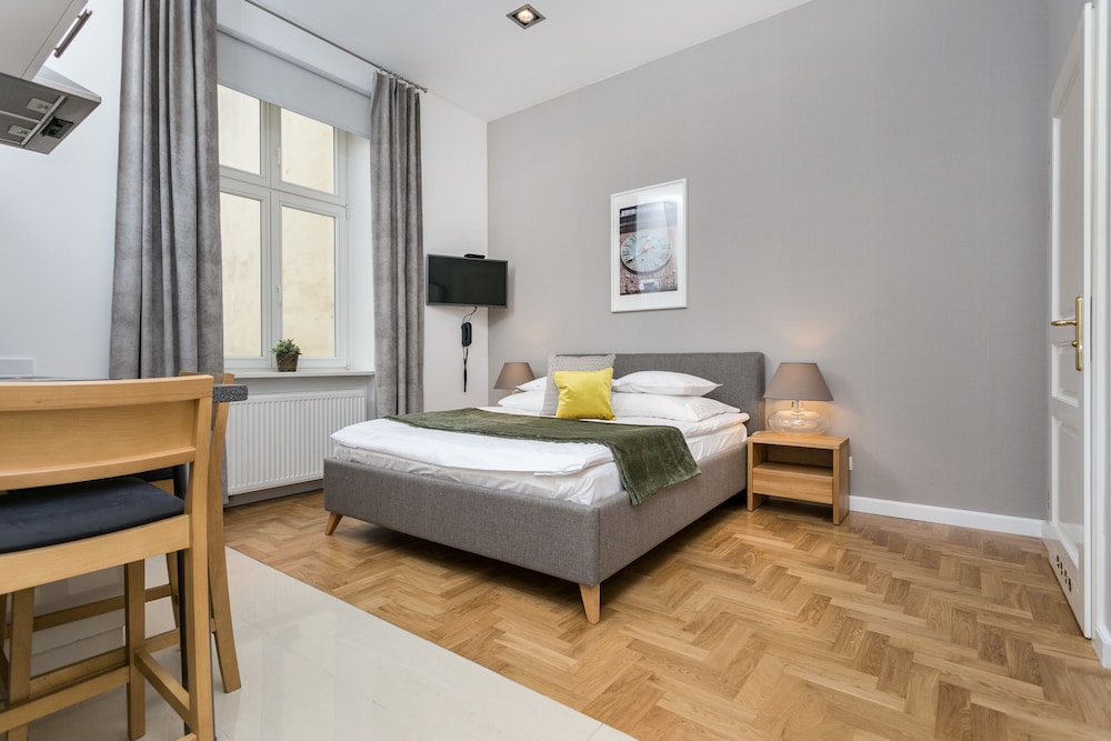 غرفة بسرير مزدوج