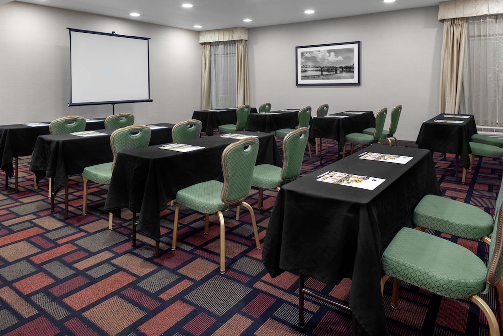 Hampton Inn Woodbridge 55/58