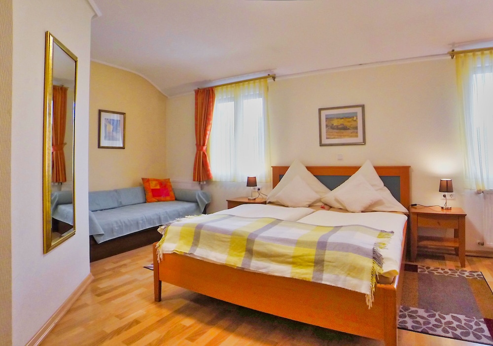 HOTEL MAURER 8/50