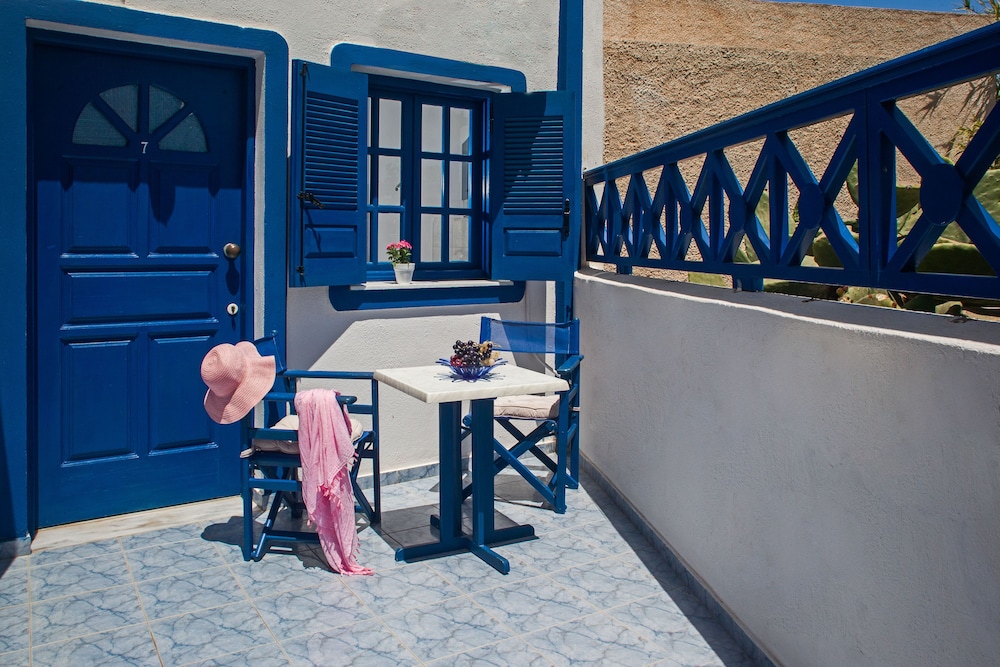 Roula Villa 8/50