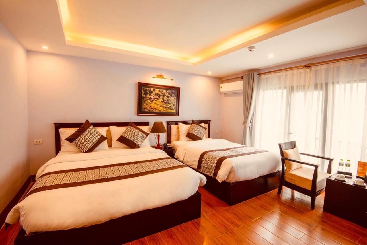 SUPERIOR, TWIN BEDS, CITY VIEW