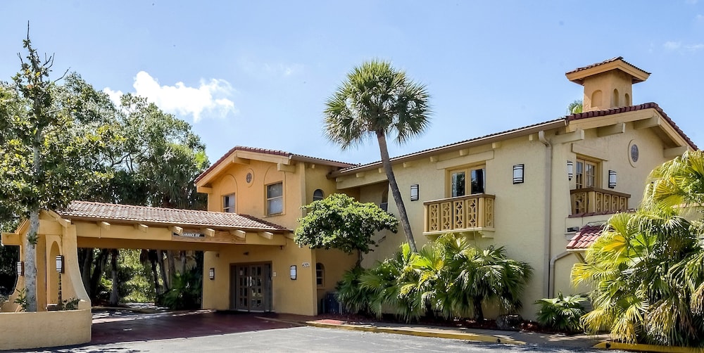 Red Roof Inn Tampa Bay - St. Petersburg 1/36