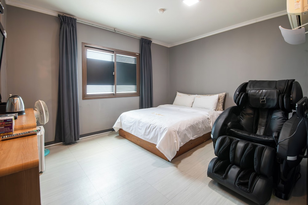 Gung Tourist Hotel 24/52