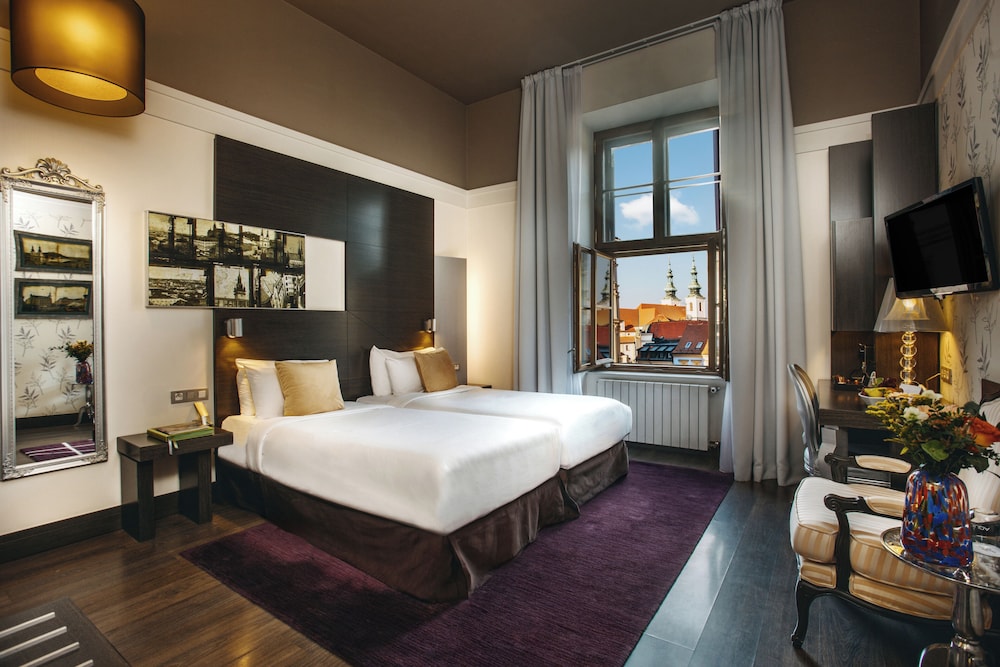 EXECUTIVE, DOUBLE BED