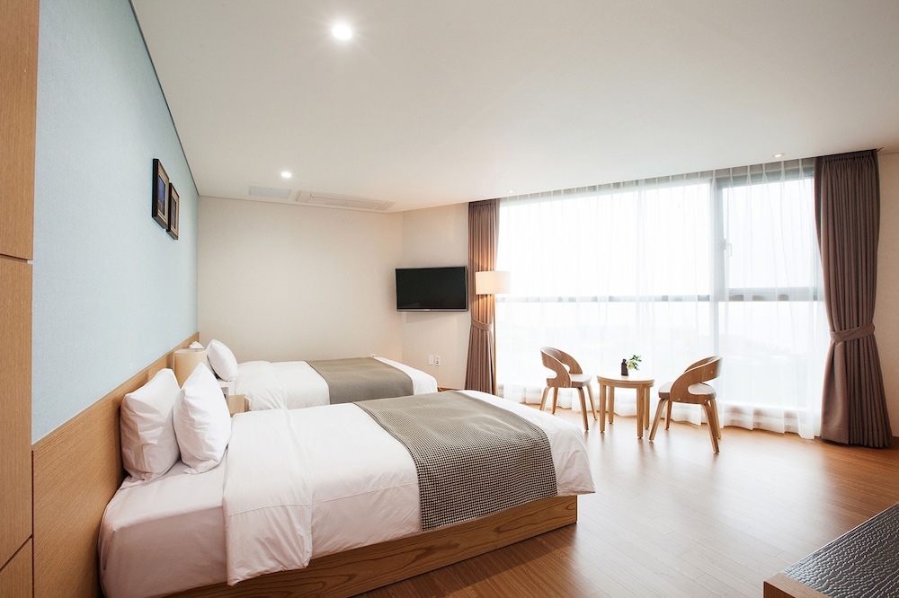 suite, corner