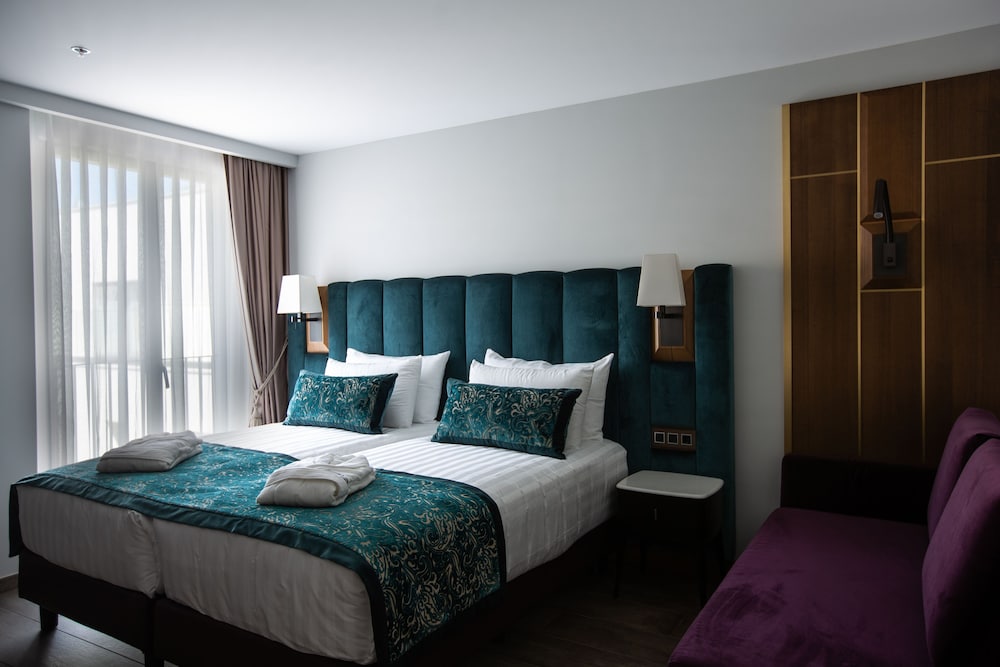 Standard, King Bed, Sofa