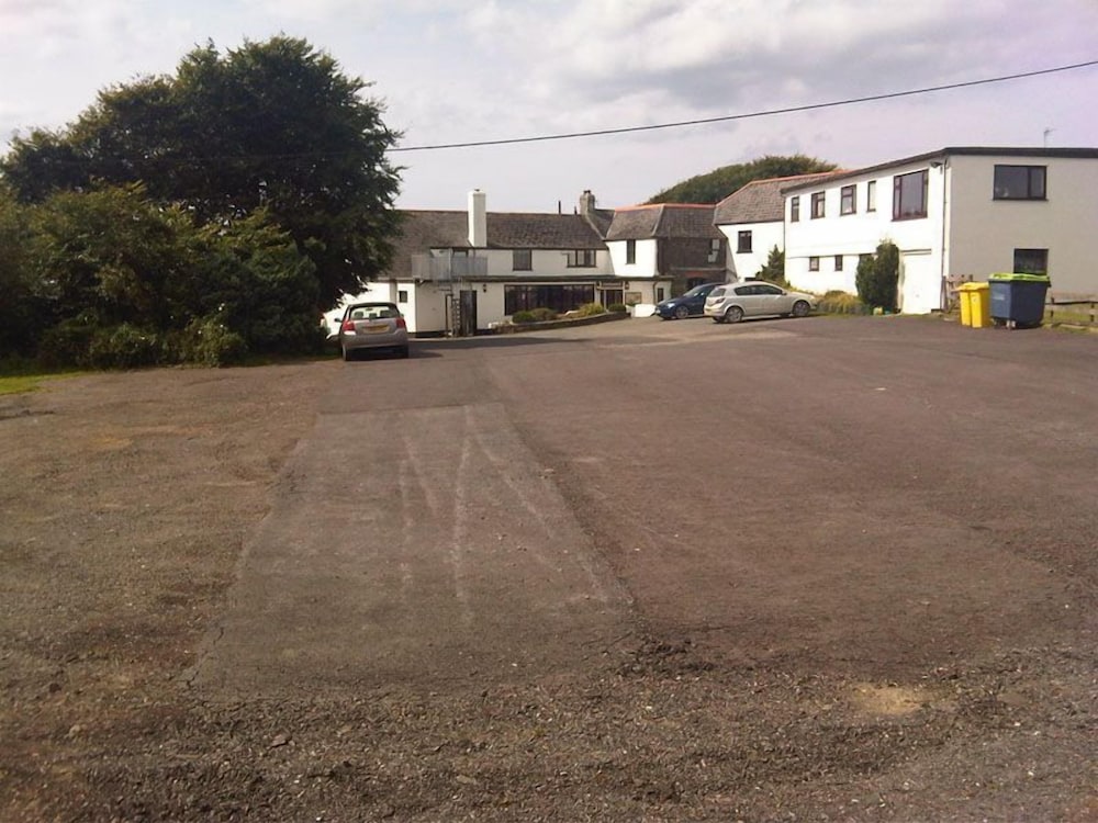 The West Country Inn 57/61