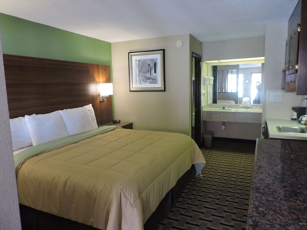 Days Inn By Wyndham Conover-Hickory 13/33
