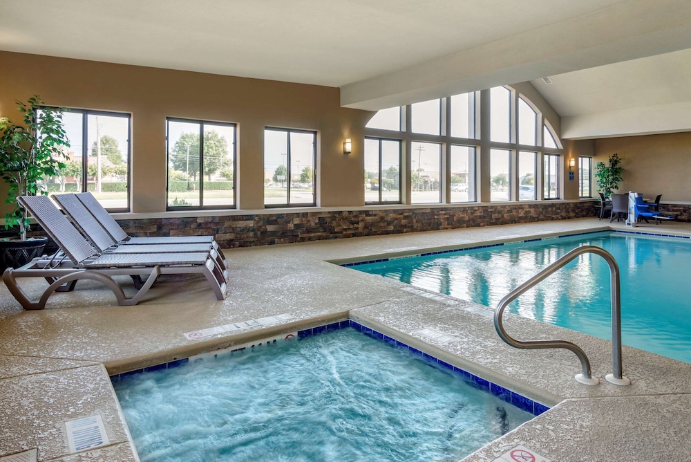 Comfort Suites Warner Robins 28/56
