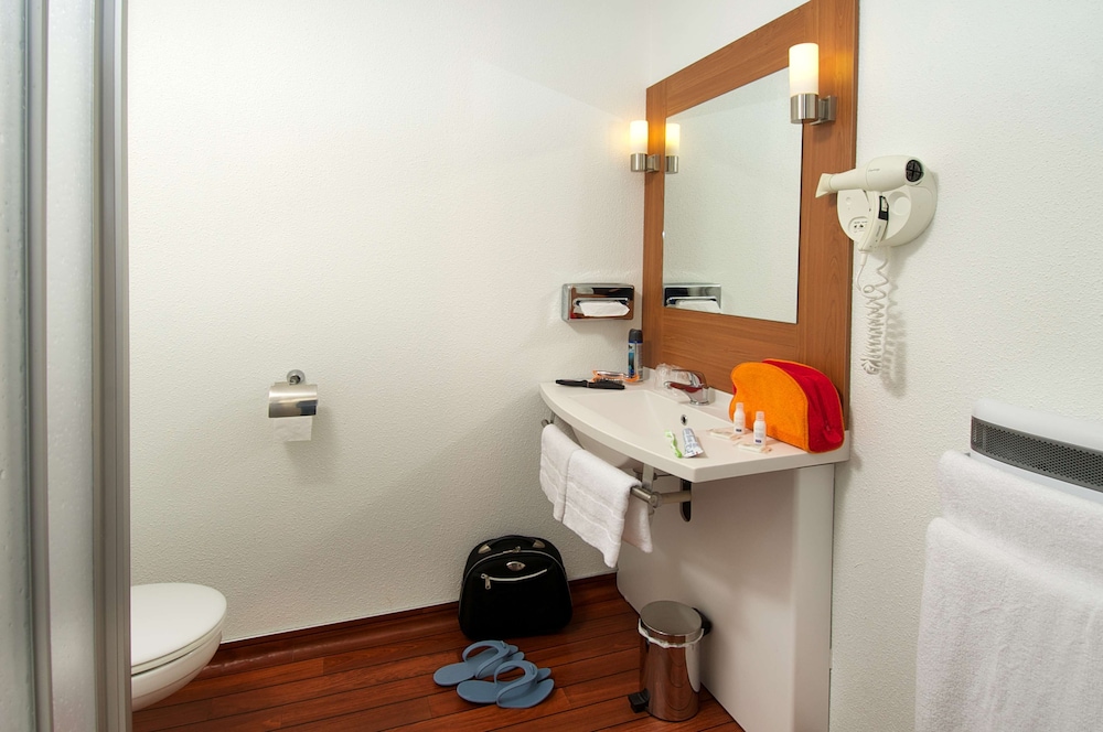 Hotel Kyriad Quimper Pont L Abbe 45/45