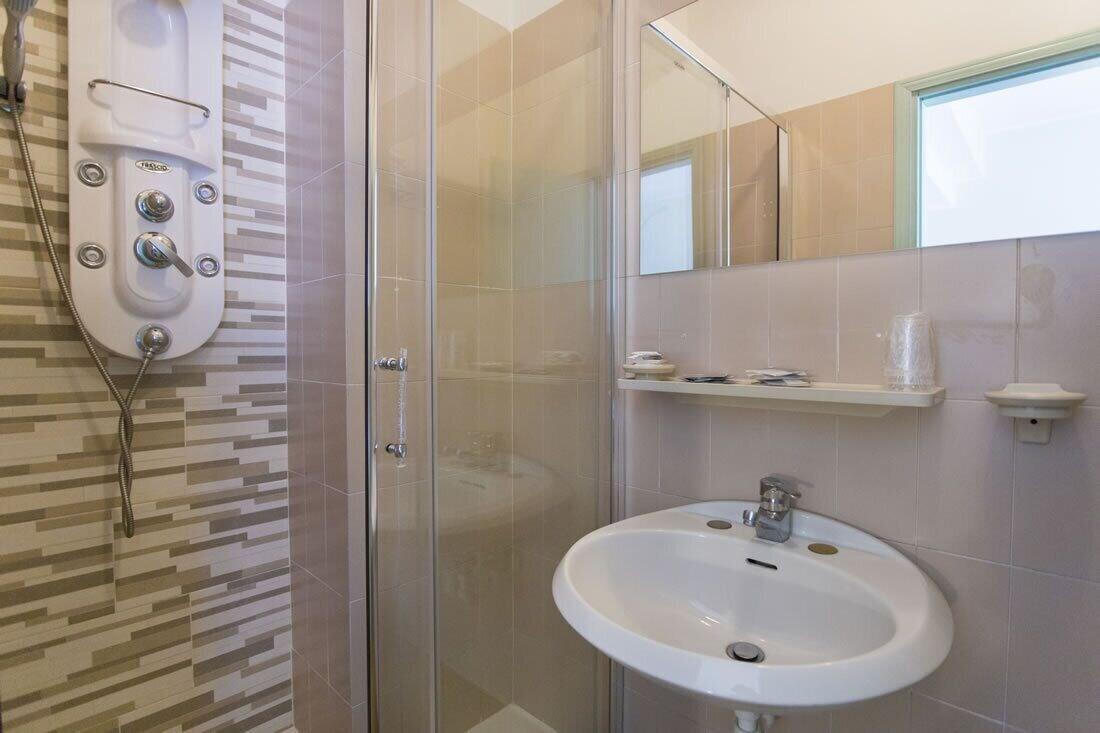 غرفة كومفورت رباعية بشرفة، Bellariva Feeling Hotel 4/4