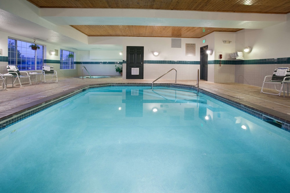 Country Inn & Suites By Radisson Greeley Co 3/40