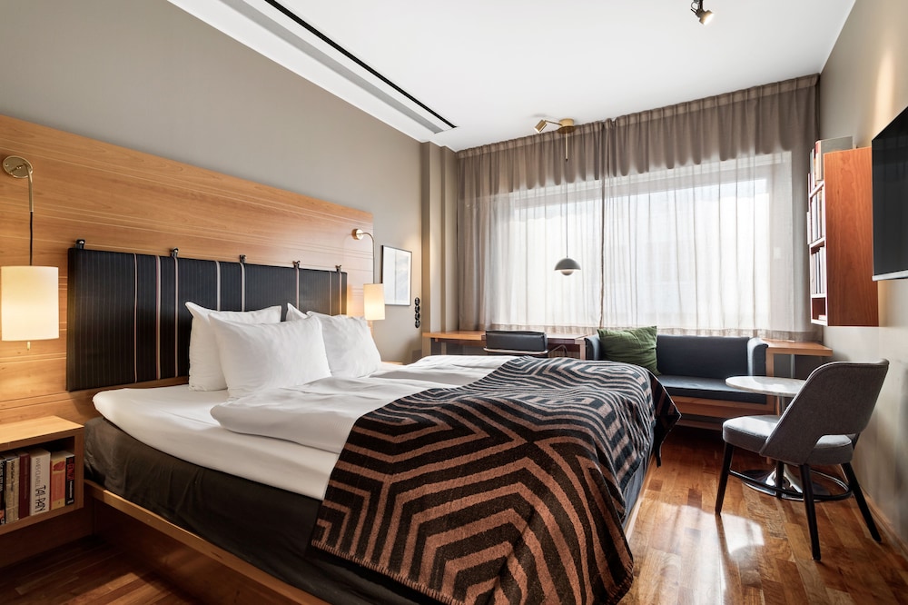 CHERRY, SUPERIOR, QUEEN BED