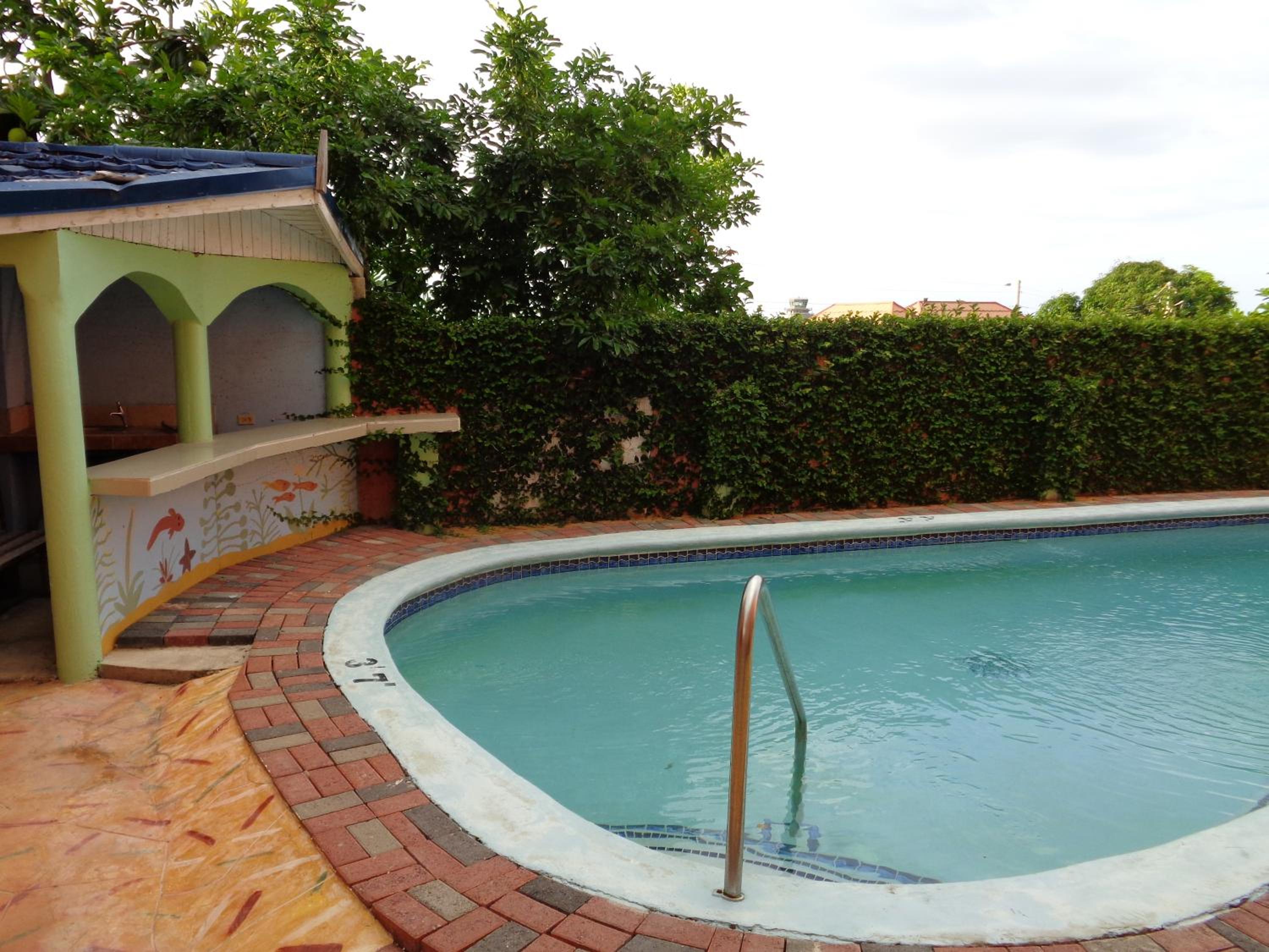 Tropical Court Hotel 18/20