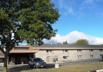 Coratel Inn & Suites by Jasper River Falls 3/60