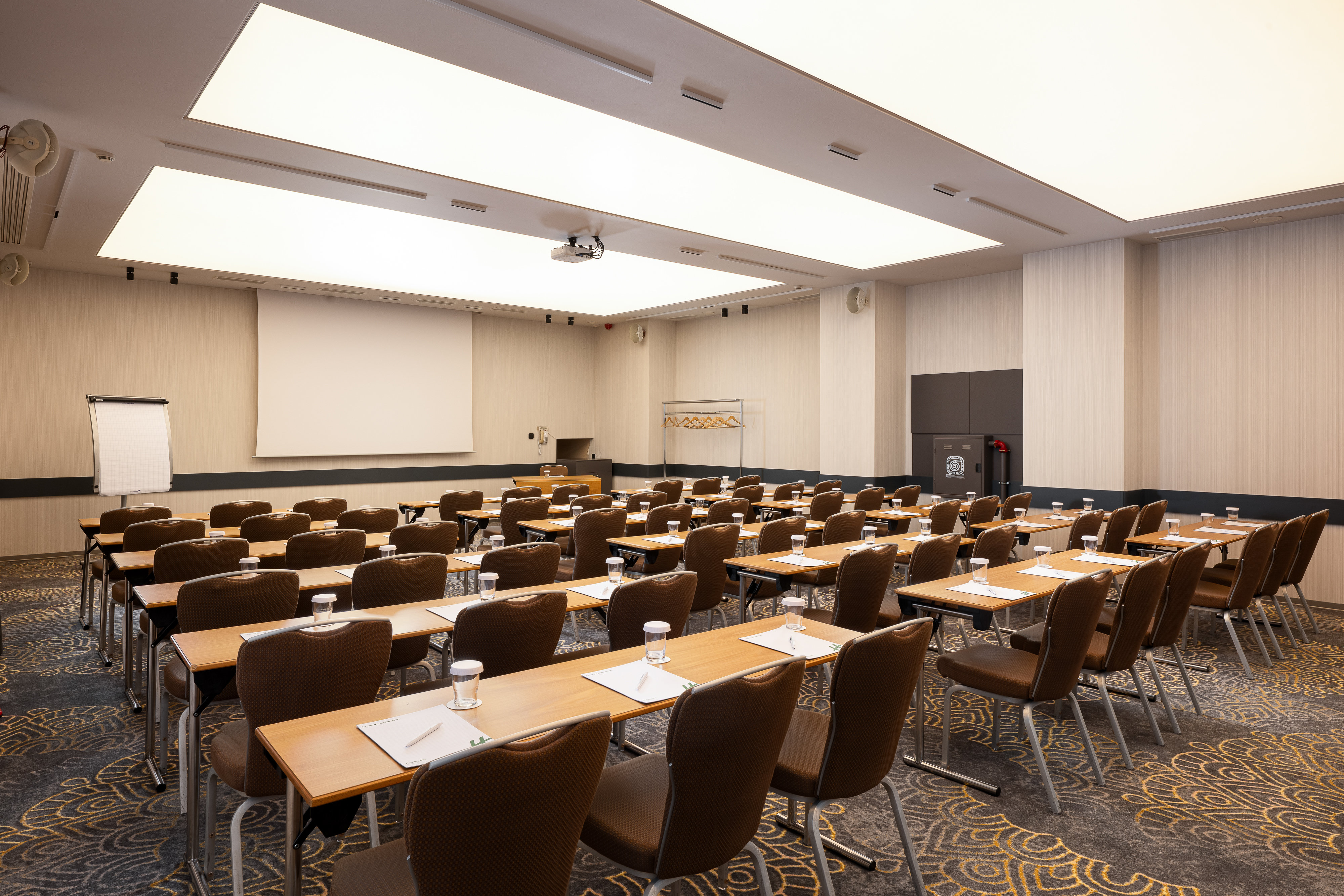 Holiday Inn Athens Airport 48/66