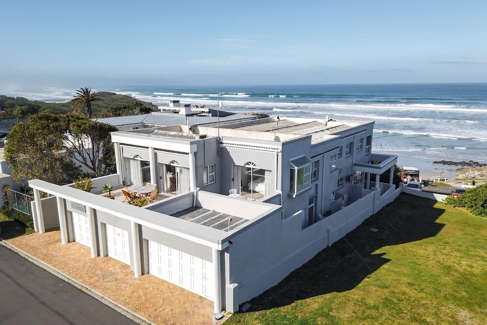 Hermanus Beachfront Lodge 2/43