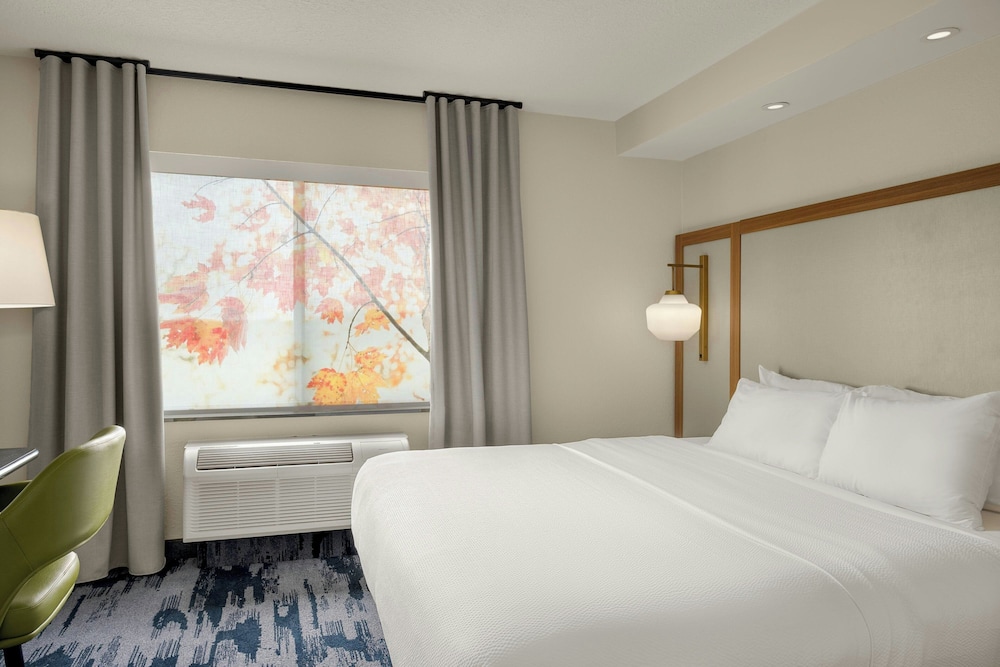 Fairfield Inn And Suites Bloomington 17/66