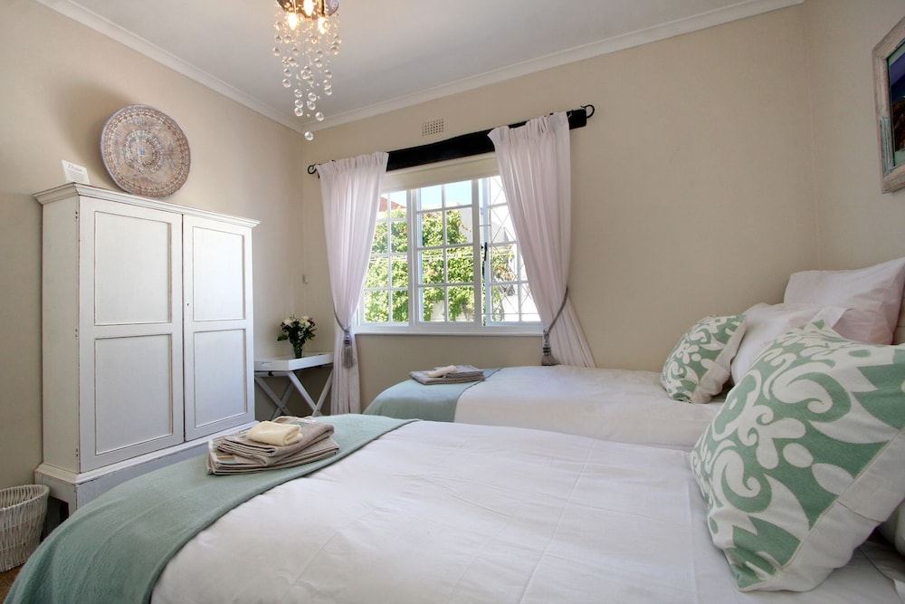 Hout Bay Beach Cottage 6/49