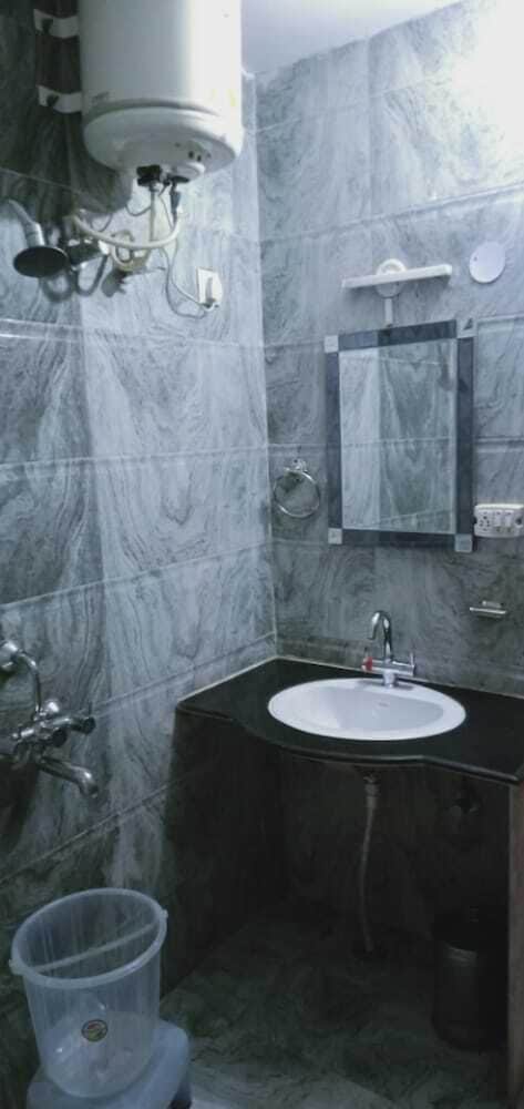 Oyo 1811 Hotel Leisure Palace 25/26