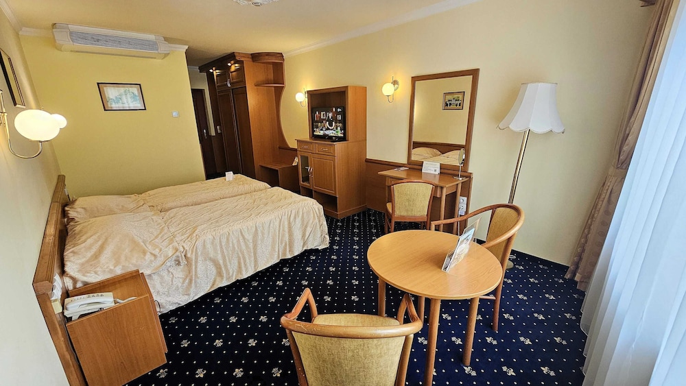 Hotel Korona Eger 28/66