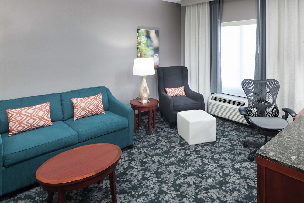 Hilton Garden Inn Lake Forest Mettawa 24/46