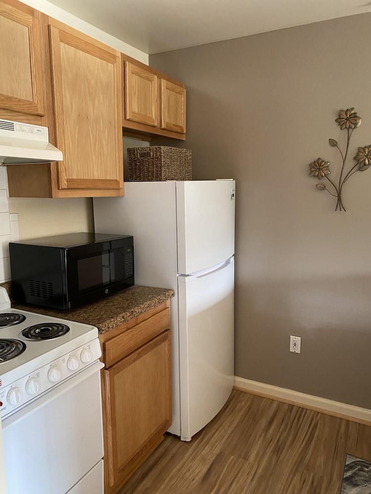 Affordable Corporate Suites Roanoke 5/50
