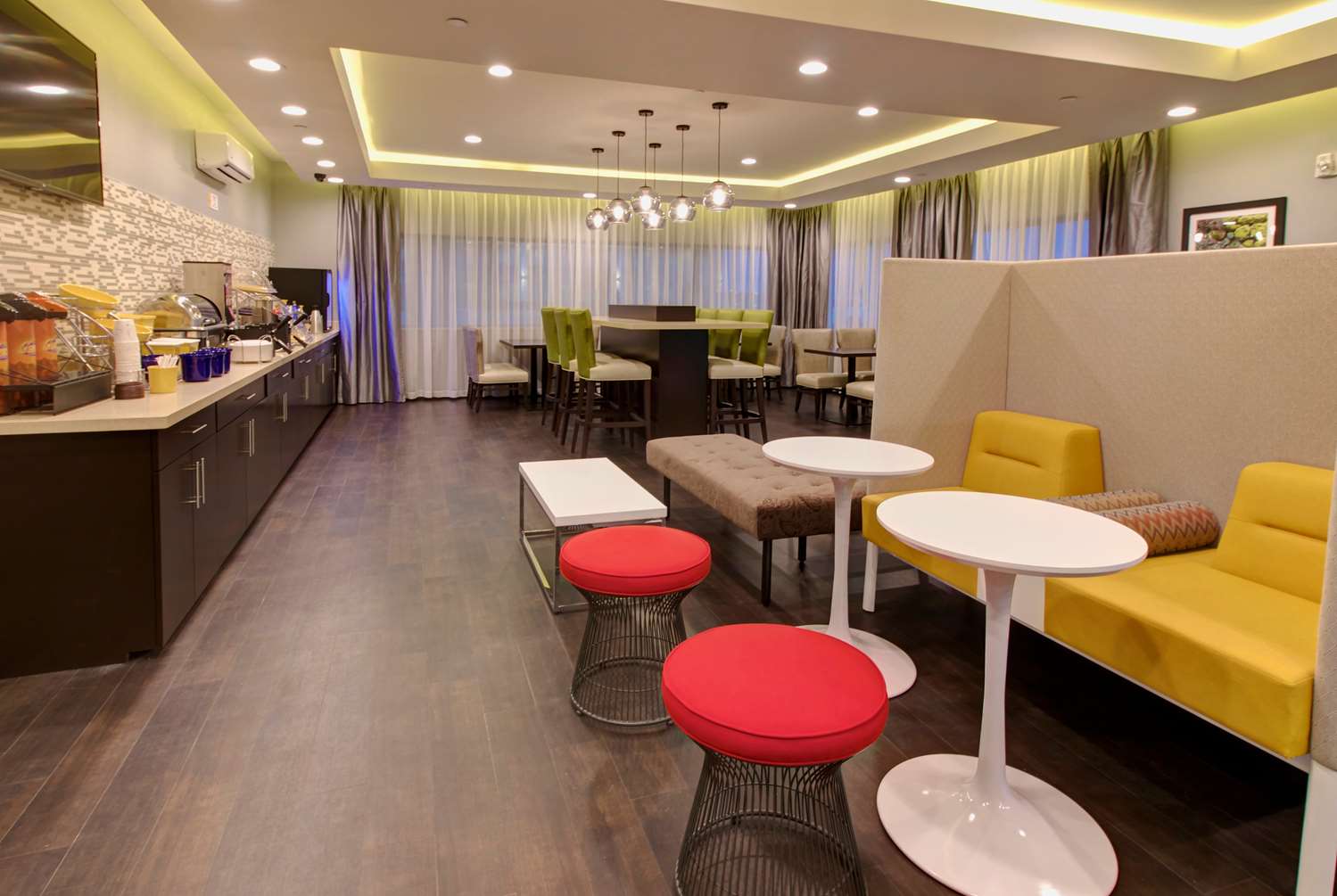Days Inn & Suites by Wyndham Port Arthur 15/22