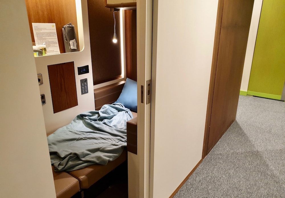 Sleep N Fly Sleep Lounge A Gates Terminal 3 Transit Only 15/50
