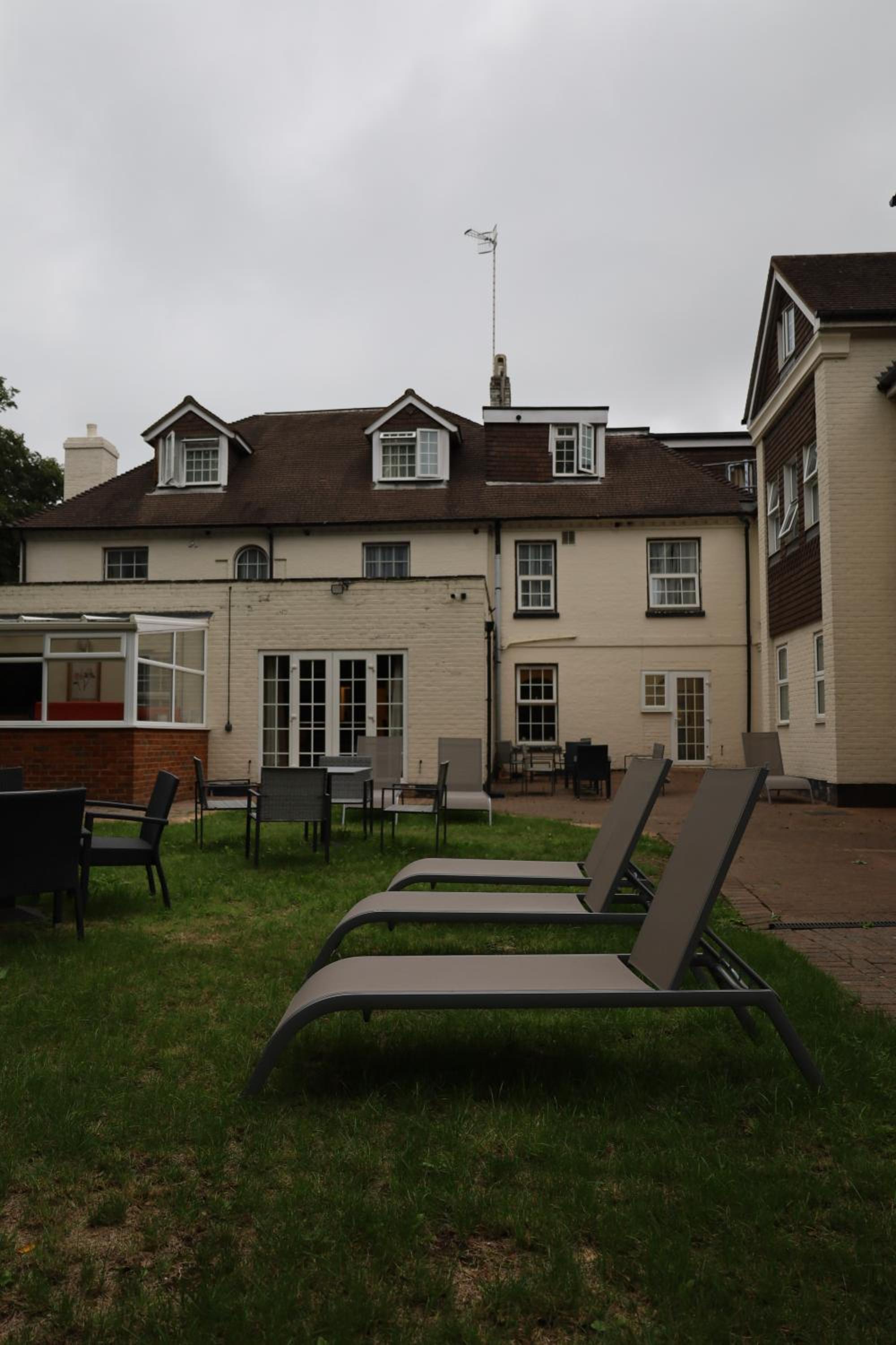 Royal Swan, Ashley Manor - B&B 27/30