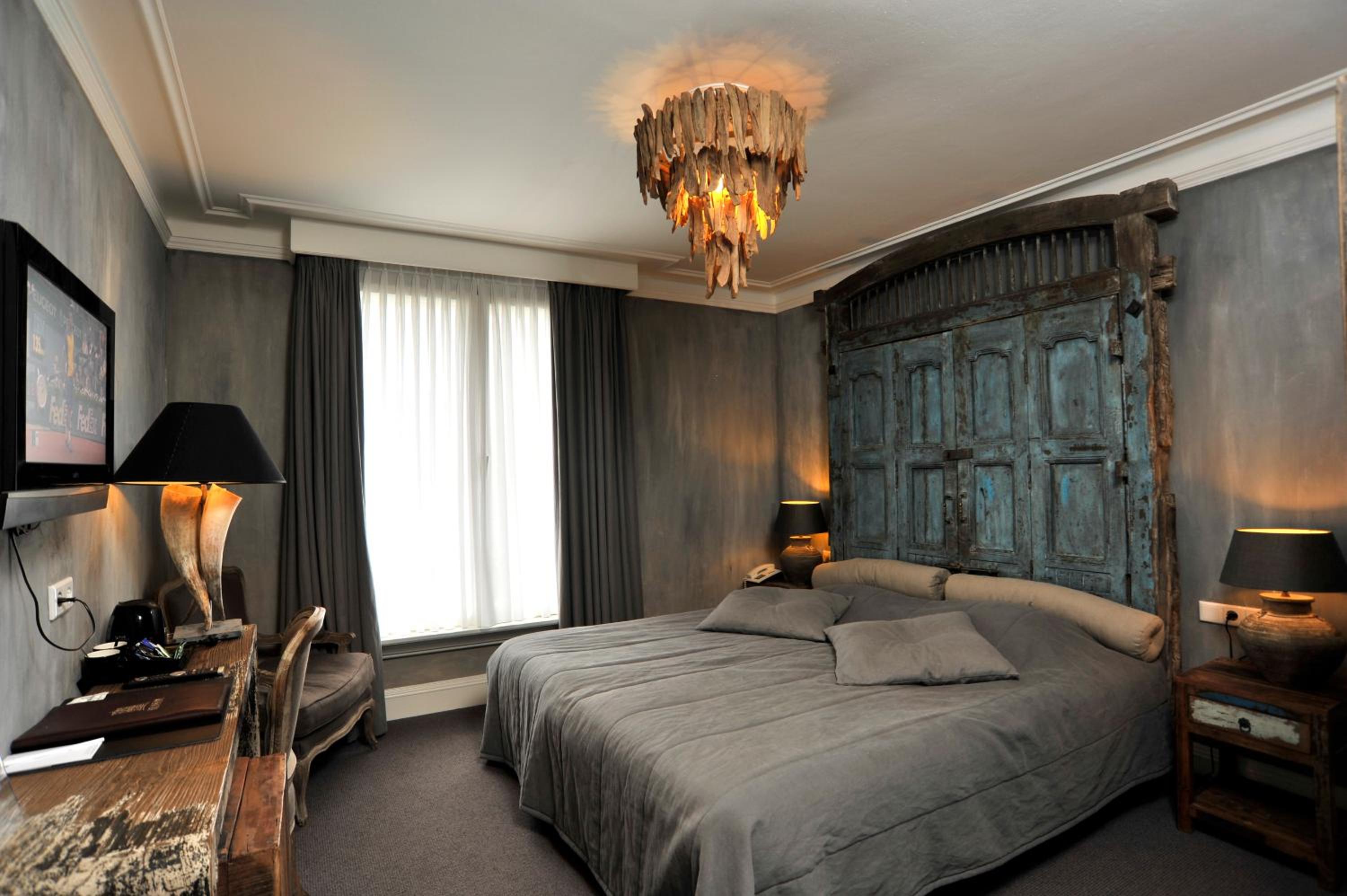 Theme, Superior, Twin Beds